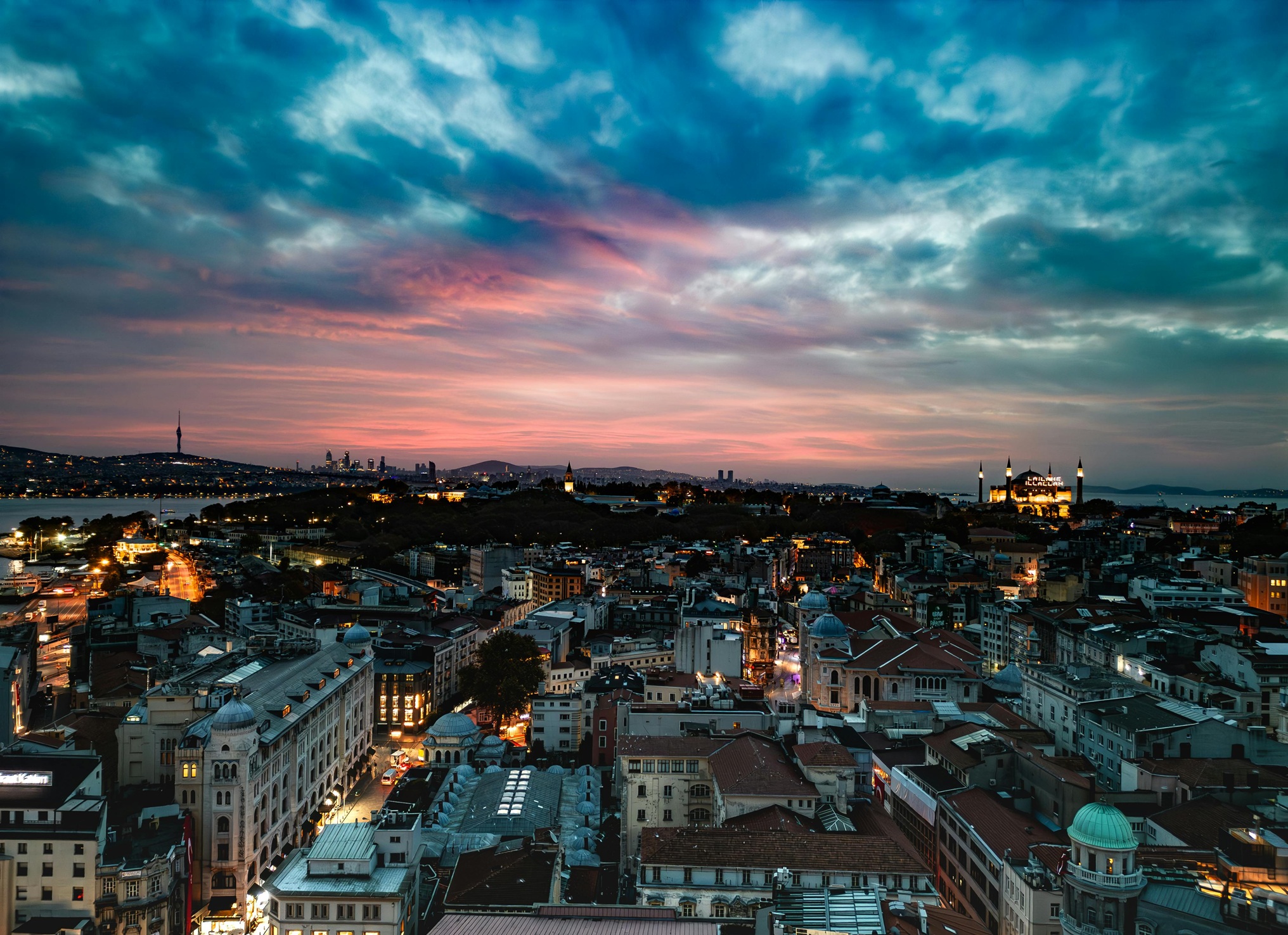 Essential Istanbul Travel Tips: Smart Planning, Local Transport, and On-the-Ground Etiquette